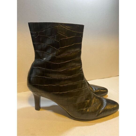 Ann Taylor embossed leather pointed toe bootie size‎ 7 - Picture 1 of 7